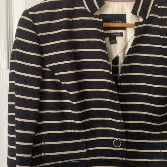 Banana Republic Tailored Blazer - Picture 15 of 15